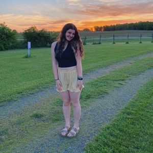 Meet your Posher, Elizabeth